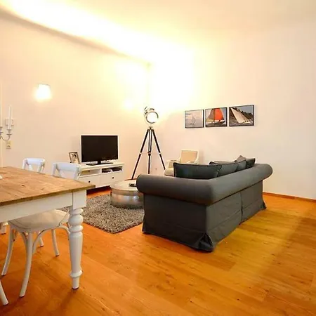 Newly Refurbished Flat In The Centre *